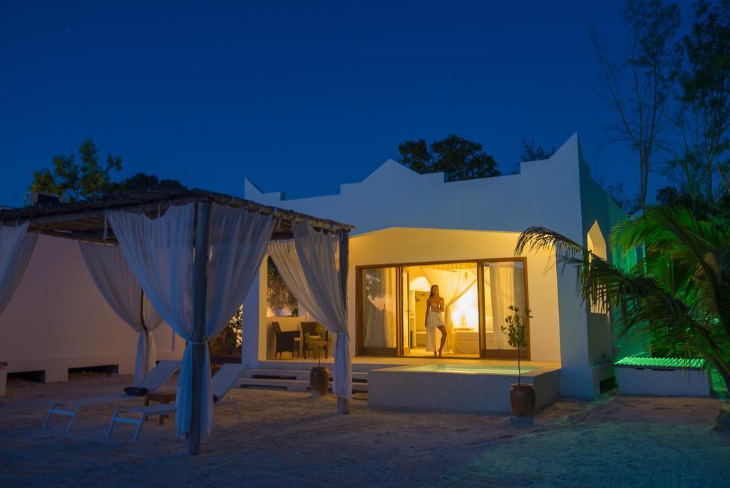 Konokono Beach Resort And Isaraya Luxury Overwater Villas Michamvi Kültér fotó