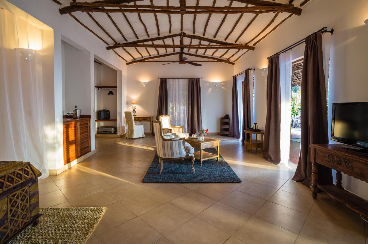 Konokono Beach Resort And Isaraya Luxury Overwater Villas Michamvi Szoba fotó